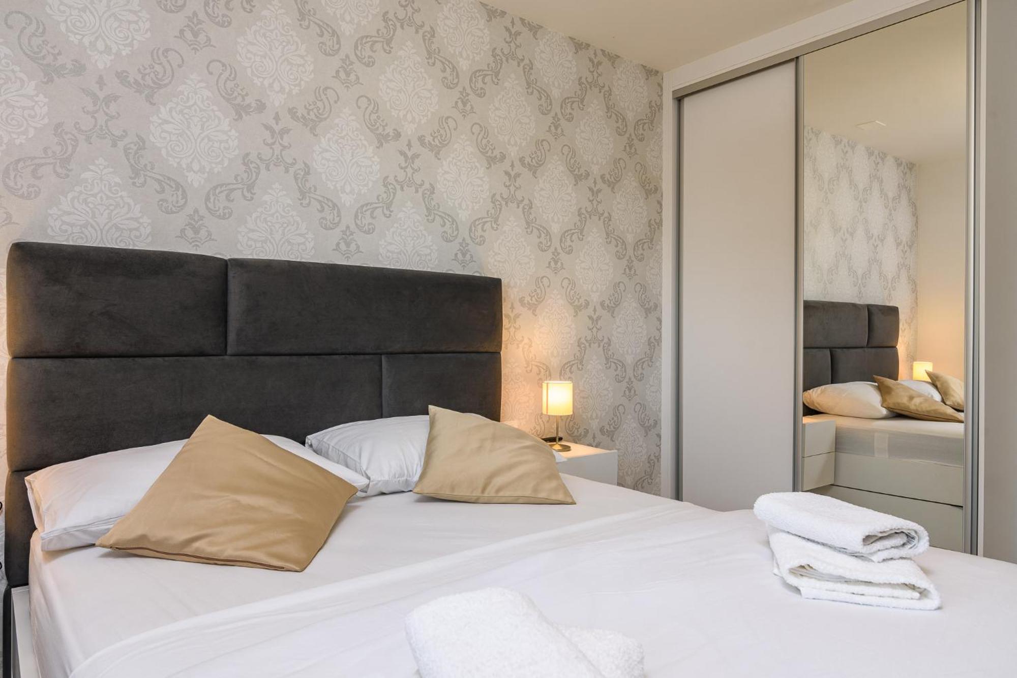Relax Trogir Apartment ภายนอก รูปภาพ